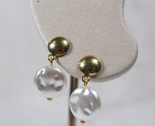 White Flat Pearl  Earring